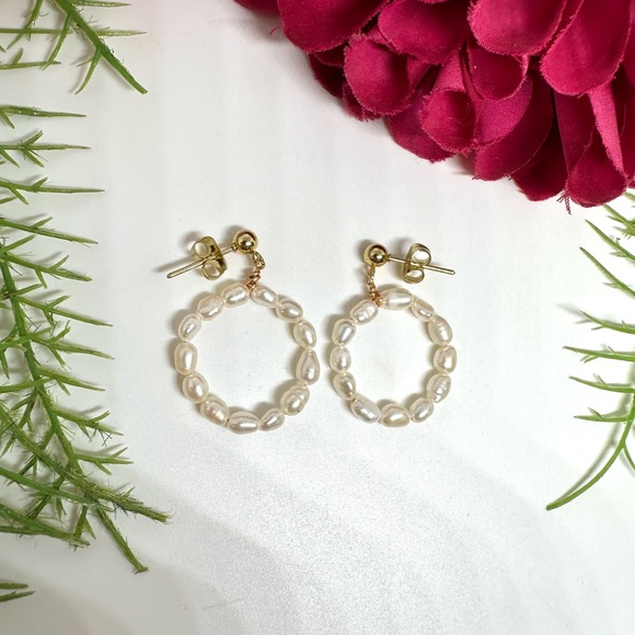 Saval Jewelry Jewelry - NEW⚜️Freshwater Pearl Beaded Hoop Earrings